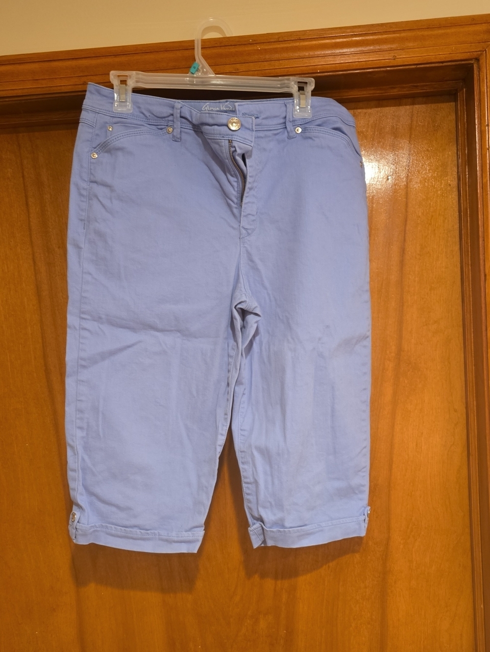 Gloria Vanderbilt Light Blue Capri Pants with Cuffed Hem